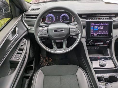 New 2025 Jeep Grand Cherokee Altitude image 14