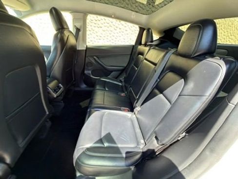 Used 2022 Tesla Model Y Performance AWD/4WD image 25