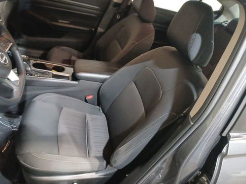 Used 2024 Nissan Altima 2.5 SV image 13