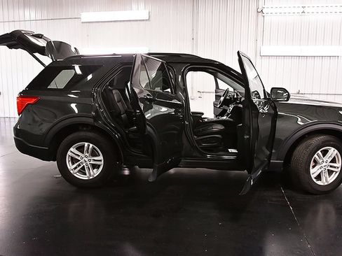 Used 2024 Ford Explorer XLT w/ Equipment Group 202A AWD/4WD image 33