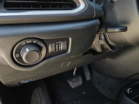 New 2026 Chrysler Voyager LX image 15