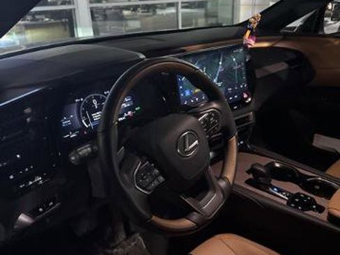 Used 2025 Lexus RX 350 Premium w/ Convenience Package image 4