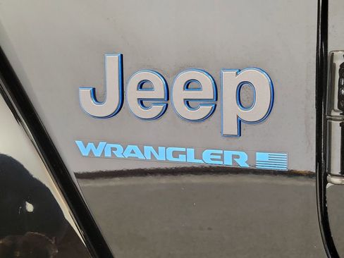 Used 2023 Jeep Wrangler Unlimited Rubicon 4xe w/ Steel Bumper Group AWD/4WD image 8