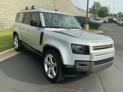 Used 2023 Land Rover Defender 130 X-Dynamic SE AWD/4WD image 9