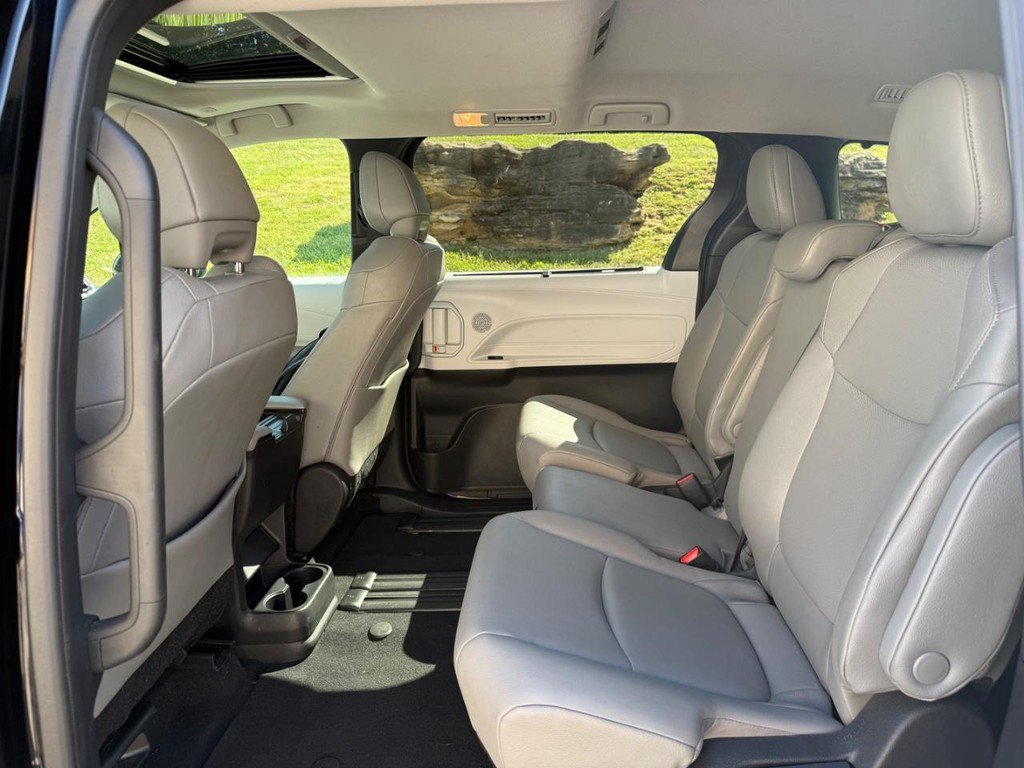 Certified 2026 Toyota Sienna XLE FWD image 10