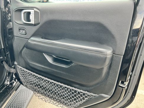 Used 2020 Jeep Gladiator Overland image 19