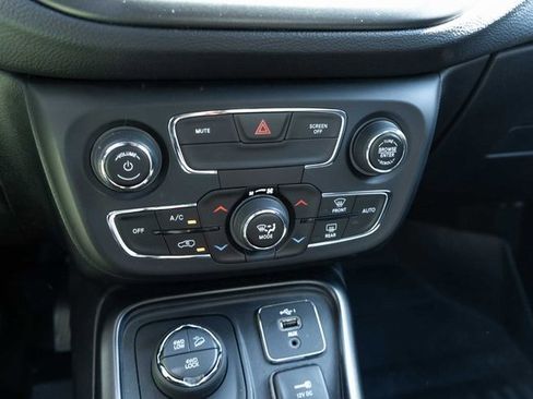 Used 2020 Jeep Compass Trailhawk image 18