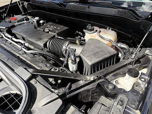 Used 2023 Chevrolet Silverado 1500 LT AWD/4WD image 25