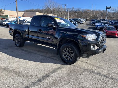 Certified 2022 Toyota Tacoma SR5 image 6