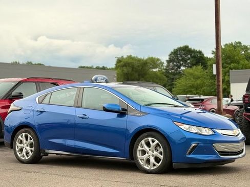 Used 2018 Chevrolet Volt Premier w/ Driver Confidence Package FWD image 37