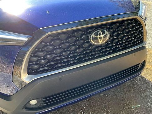 Used 2024 Toyota Corolla Cross XLE image 30