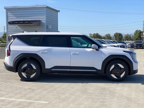 New 2026 Kia EV9 Light RWD image 4