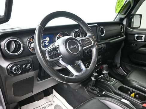 Used 2020 Jeep Gladiator Overland AWD/4WD image 13