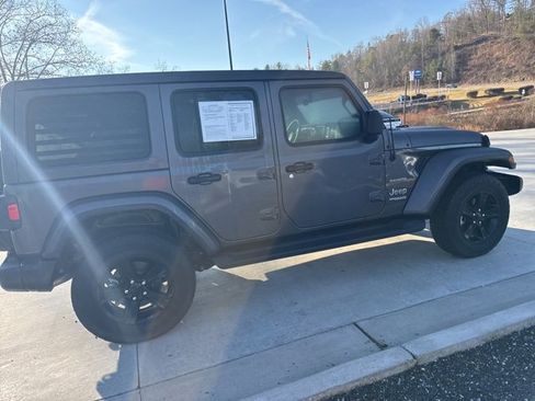 Used 2022 Jeep Wrangler Unlimited Sahara w/ Cold Weather Group image 4
