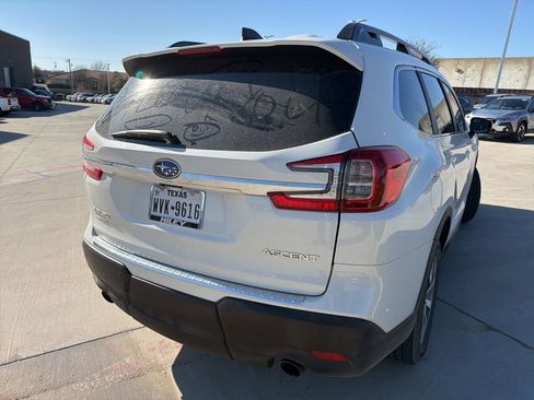 Used 2023 Subaru Ascent Premium w/ Convenience Package image 4