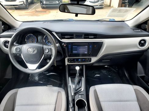 Used 2018 Toyota Corolla LE w/ Carpet Mat Package (TMS) FWD image 47