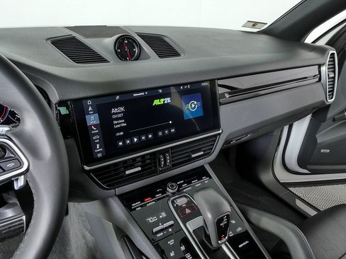 Certified 2019 Porsche Cayenne S AWD/4WD image 13