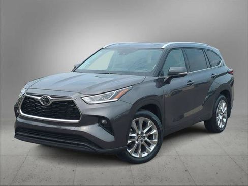 Certified 2025 Toyota Highlander Limited AWD/4WD image 1