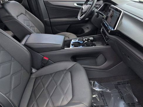 Used 2025 Volkswagen Atlas Cross Sport SE FWD image 30