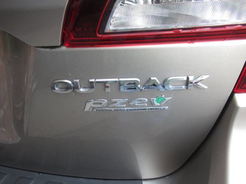 Used 2016 Subaru Outback 2.5i Premium AWD/4WD image 11