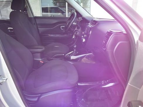 Used 2014 Kia Soul ! FWD image 34