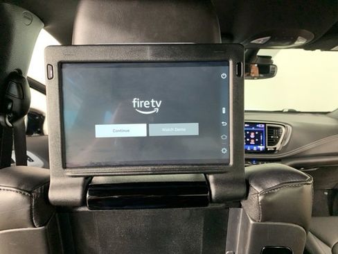 Used 2024 Chrysler Pacifica Touring-L w/ Uconnect Theater Family Group image 35