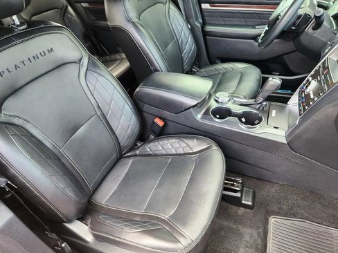 Used 2018 Ford Explorer Platinum AWD/4WD image 22
