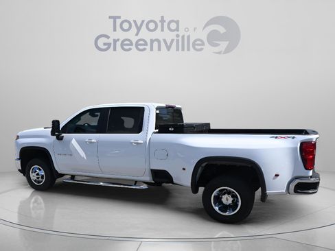Used 2025 Chevrolet Silverado 3500 LT AWD/4WD image 2