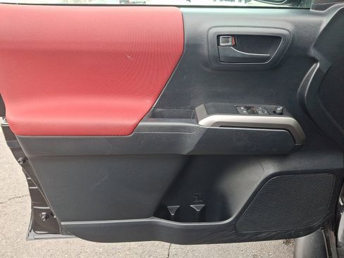 Used 2019 Toyota Tacoma SR5 image 12