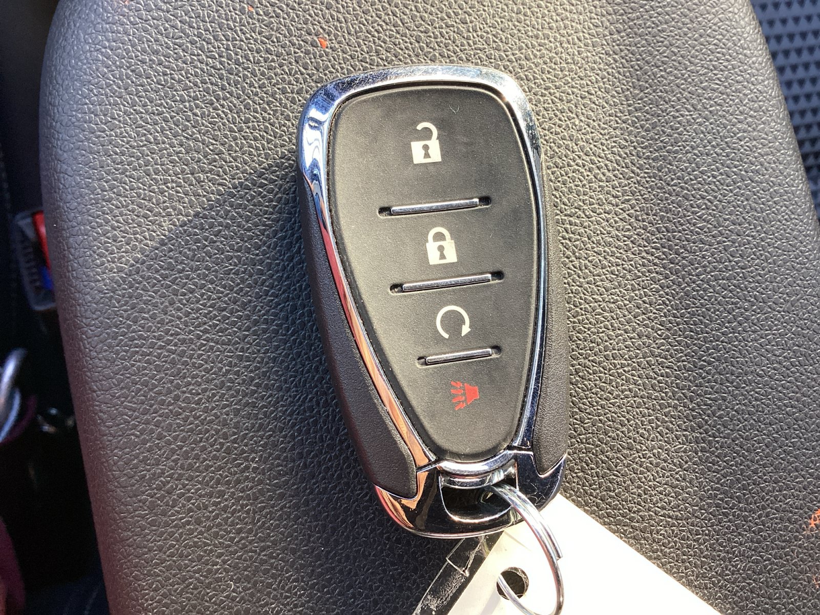 Used 2025 Chevrolet Trax LT FWD image 32