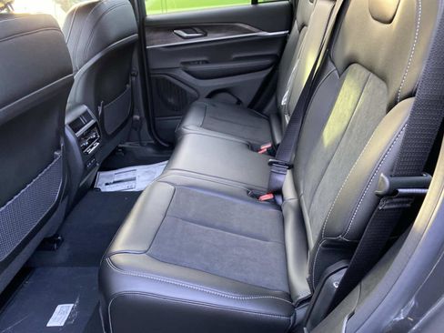 New 2026 Jeep Grand Cherokee Altitude image 6