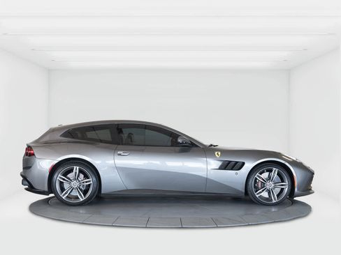Certified 2018 Ferrari GTC4Lusso image 6
