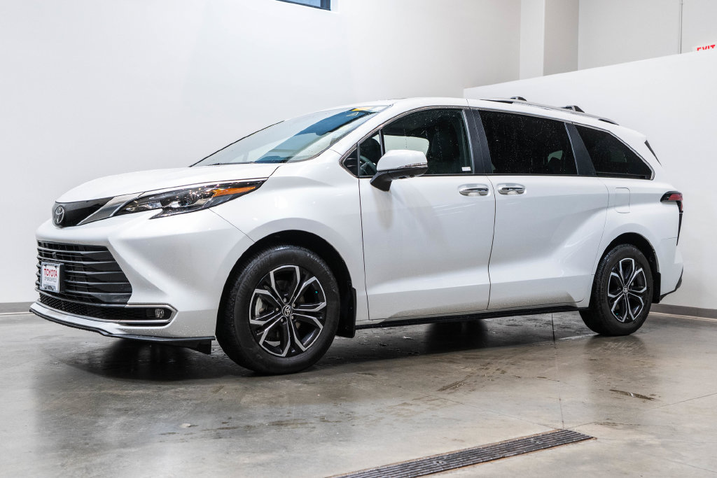 Certified 2026 Toyota Sienna Platinum AWD/4WD image 3