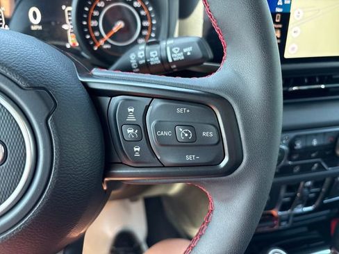 Used 2024 Jeep Wrangler Unlimited Rubicon AWD/4WD image 12