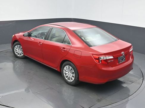 Used 2014 Toyota Camry LE image 37