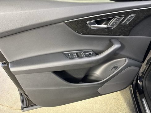 Used 2019 Audi Q8 Premium w/ Convenience Package AWD/4WD image 21