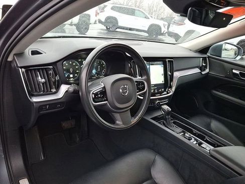 Used 2019 Volvo S60 T6 Momentum w/ Multimedia Package image 10