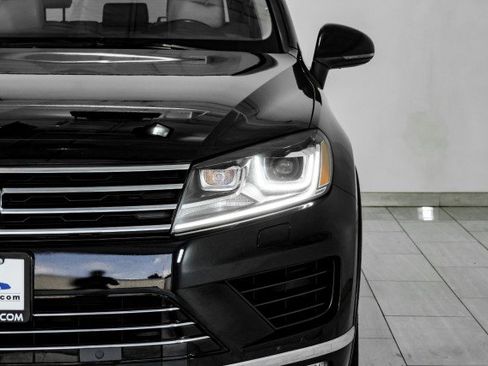 Used 2017 Volkswagen Touareg Executive AWD/4WD image 50