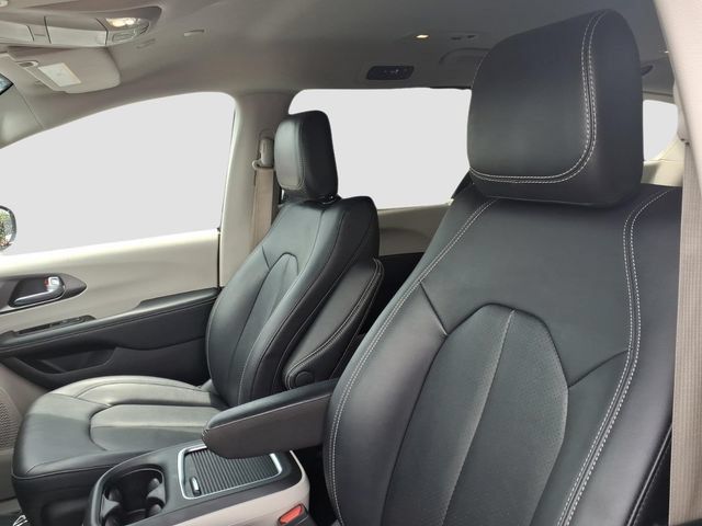 Used 2024 Chrysler Pacifica Touring-L FWD image 15