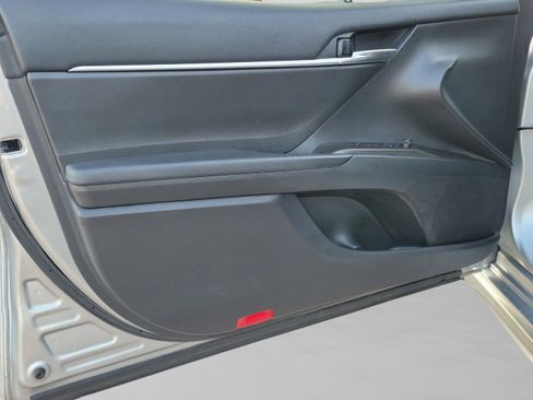 Used 2022 Toyota Camry SE w/ Convenience Package image 19