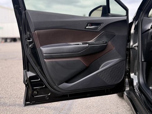 Used 2019 Toyota C-HR Limited FWD image 13