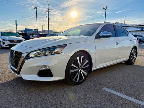 Used 2020 Nissan Altima 2.5 SR w/ Premium Package image 7