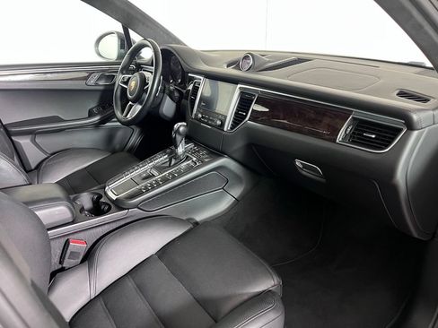 Certified 2018 Porsche Macan Turbo AWD/4WD image 20