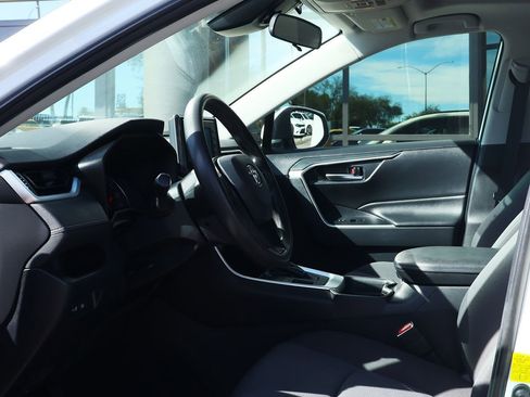 Used 2019 Toyota RAV4 XLE image 37