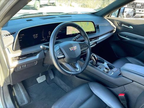 Used 2025 Cadillac XT4 Premium Luxury image 8