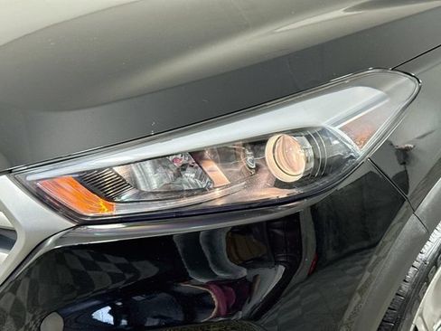 Used 2018 Hyundai Tucson SE AWD/4WD image 3