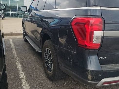 Used 2023 Ford Expedition XLT AWD/4WD image 2