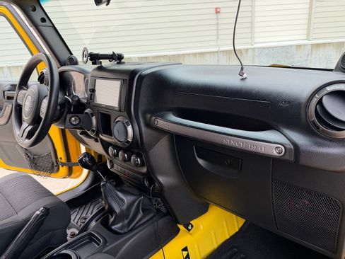 Used 2011 Jeep Wrangler Unlimited Sport AWD/4WD image 23