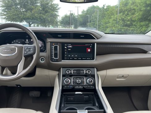 Used 2023 GMC Yukon Denali RWD image 26
