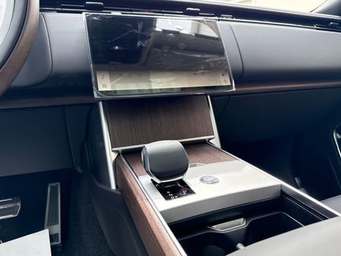 New 2026 Land Rover Range Rover Long Wheelbase SE image 10